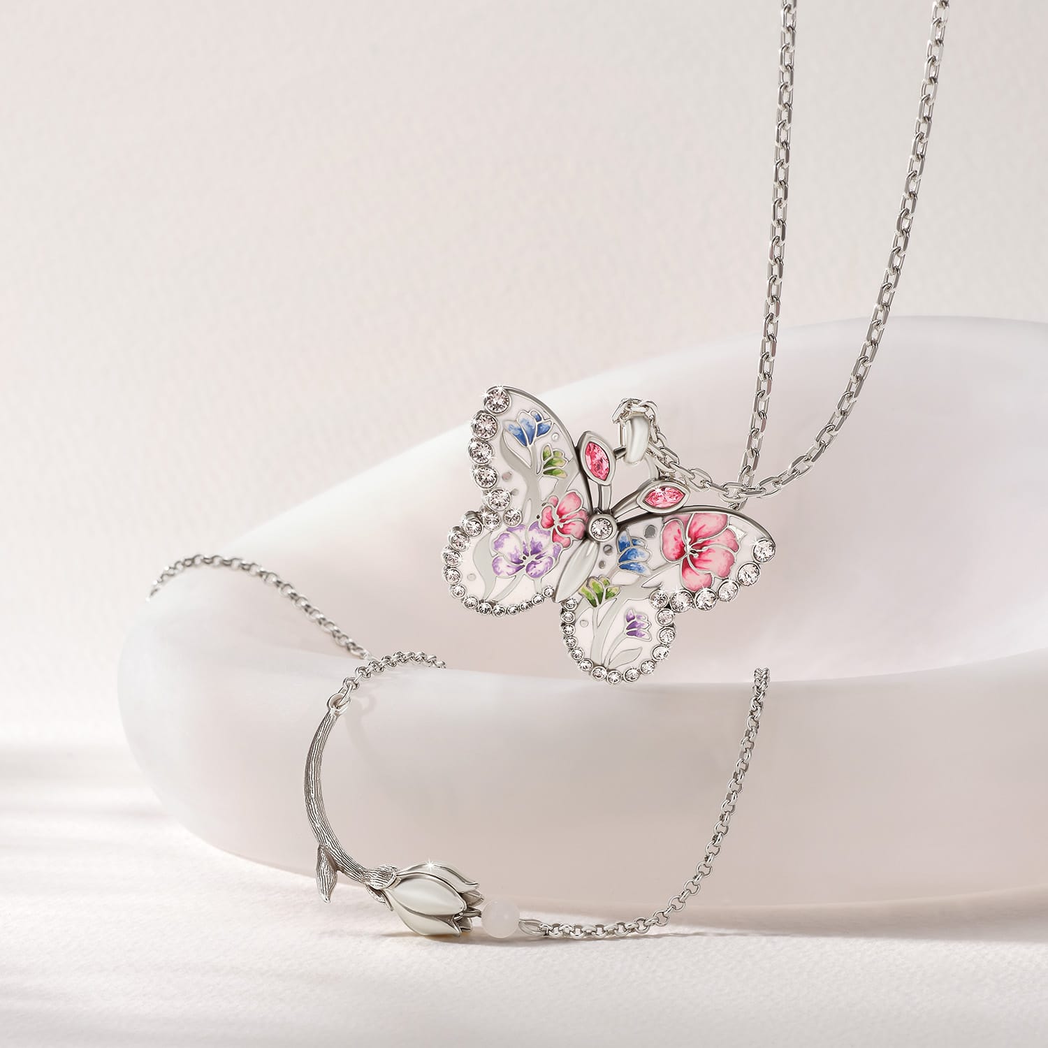La Tulipe Butterfly Necklace - Image 4