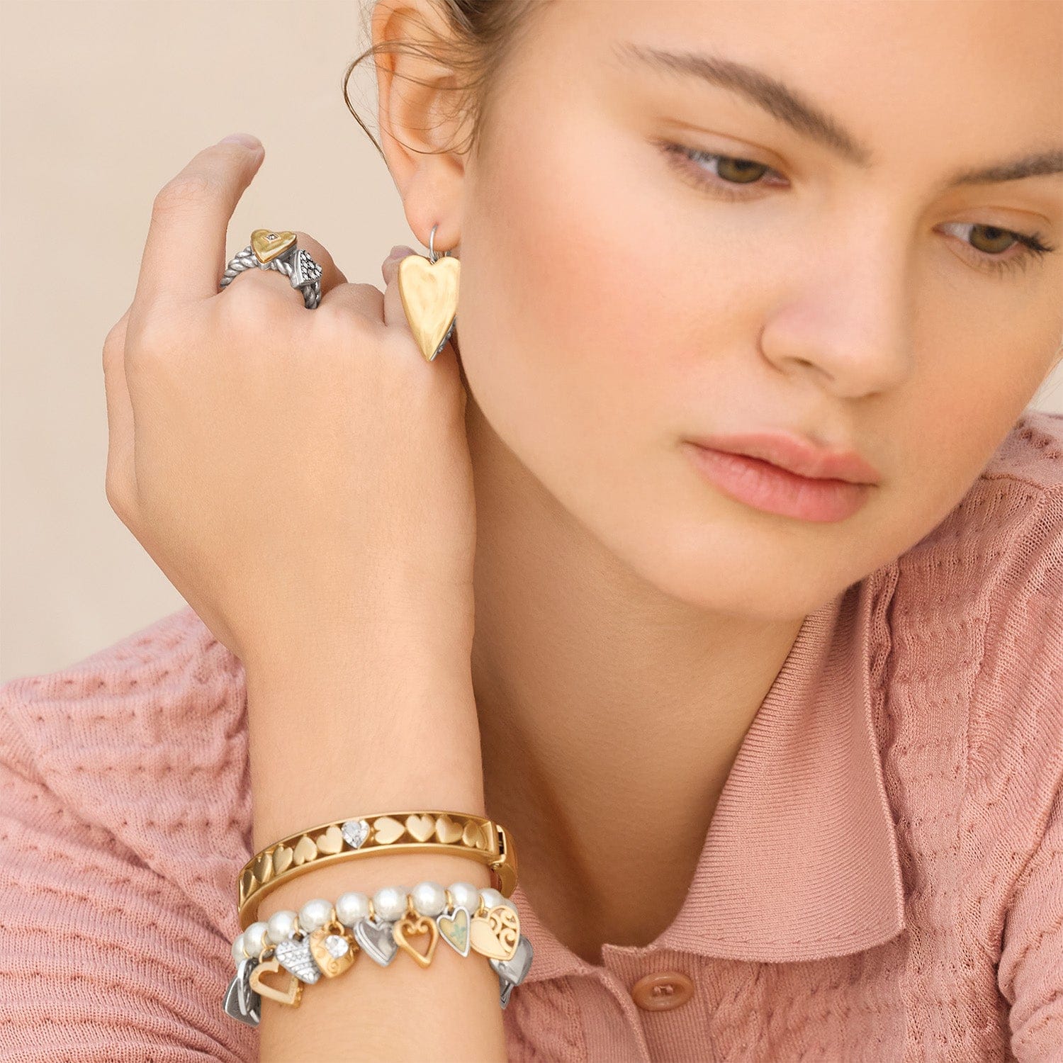One Heart Pearl Stretch Bracelet - Image 4