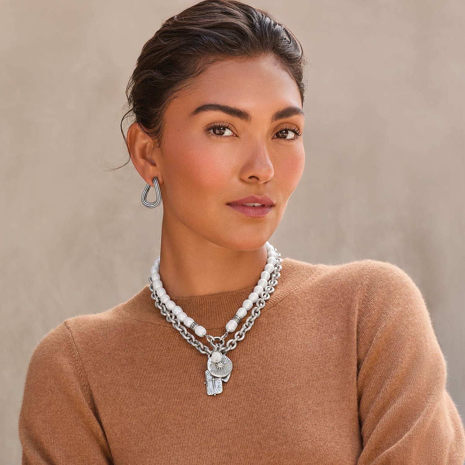 Token Lavish Link Charm Necklace - Image 4